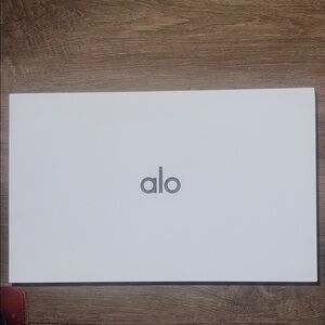 ALO Yoga White Box